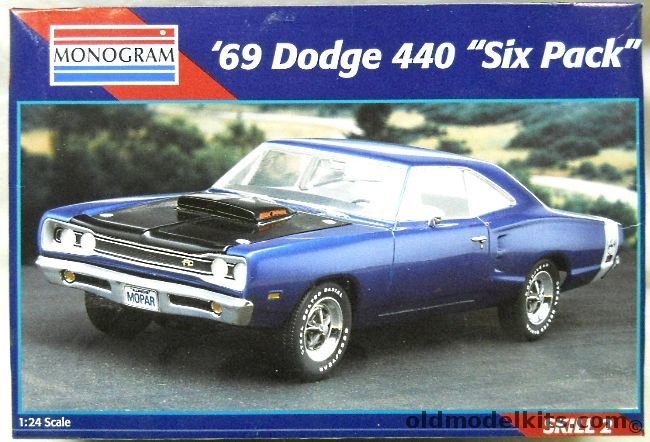 Monogram 1/24 1969 Dodge Super Bee 440 Six Pack, 2215 plastic model kit